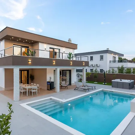 Azoria With Pool And Jacuzzi Zgaljic