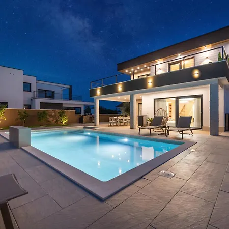 Βίλα Azoria With Pool And Jacuzzi *