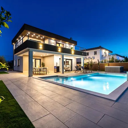 Βίλα Azoria With Pool And Jacuzzi *