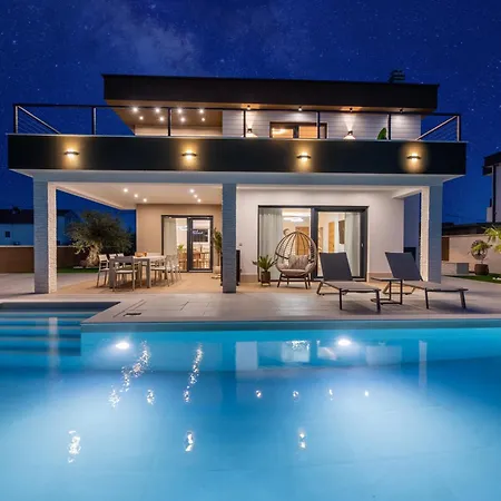 Azoria With Pool And Jacuzzi Zgaljic