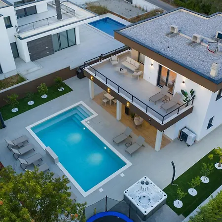 Azoria With Pool And Jacuzzi Βίλα *