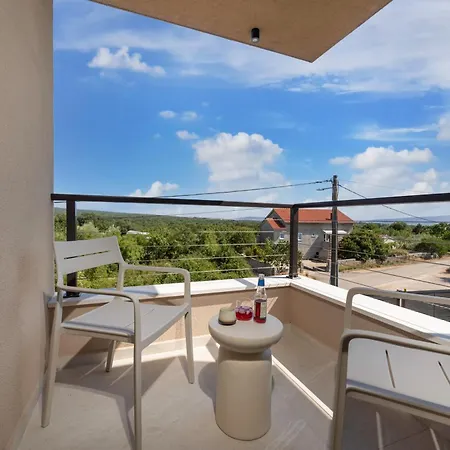 Βίλα Azoria With Pool And Jacuzzi