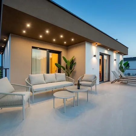 Azoria With Pool And Jacuzzi * Zgaljic